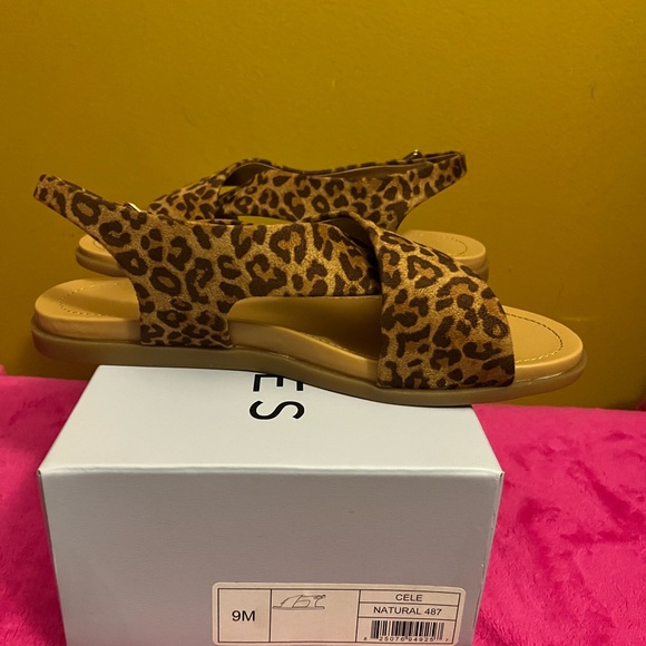 NWT - 🏷️ AEROSOLES Natural Leopard Print Cele Flat Sandals - Picture 3 of 4